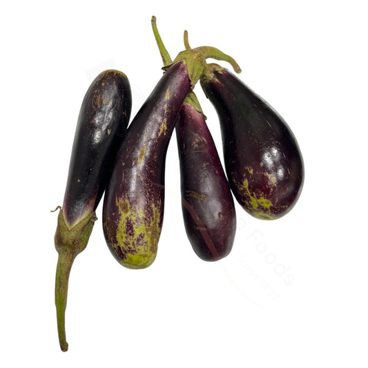 Fresh Baingan Lamba – Kleine lange lila Aubergine - Eggplants